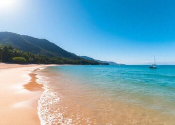 praia vermelha ein verborgenes paradies mit ruhigem meer und kristallklarem wasser in paraty 350x250 - Brasilien Entdecken
