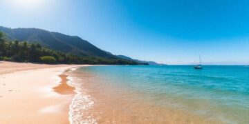 praia vermelha ein verborgenes paradies mit ruhigem meer und kristallklarem wasser in paraty 360x180 - Brasilien Entdecken